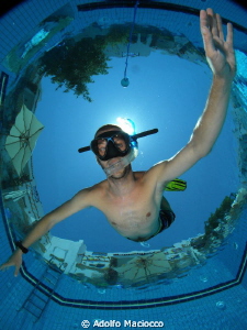 Self-portrait
Sea&sea Dx1g  with wide angle lense and 2 ... by Adolfo Maciocco 